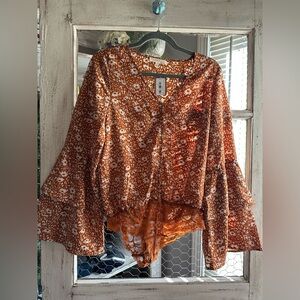 B49 NWT Promesa | Rust Floral Bell sleeved Bodysuit